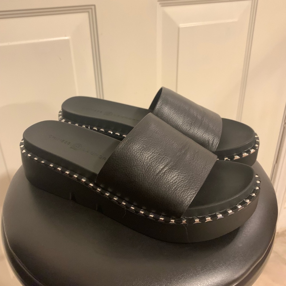 New!  Chinese Laundry black flatform sandals 😍